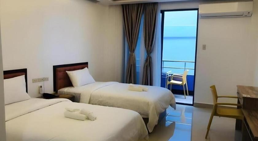 Hotel Primera Замбоанга Экстерьер фото